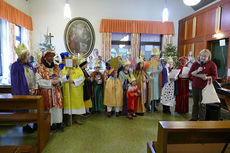 Dreikönigssingen der Sternsinger in Naumburg (Foto: Karl-Franz Thiede)